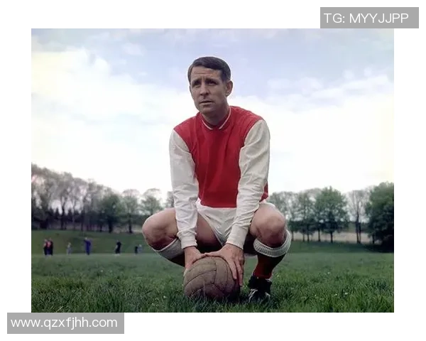 足球巨星童年旧照曝光展现青涩模样回顾成长历程感受励志力量
